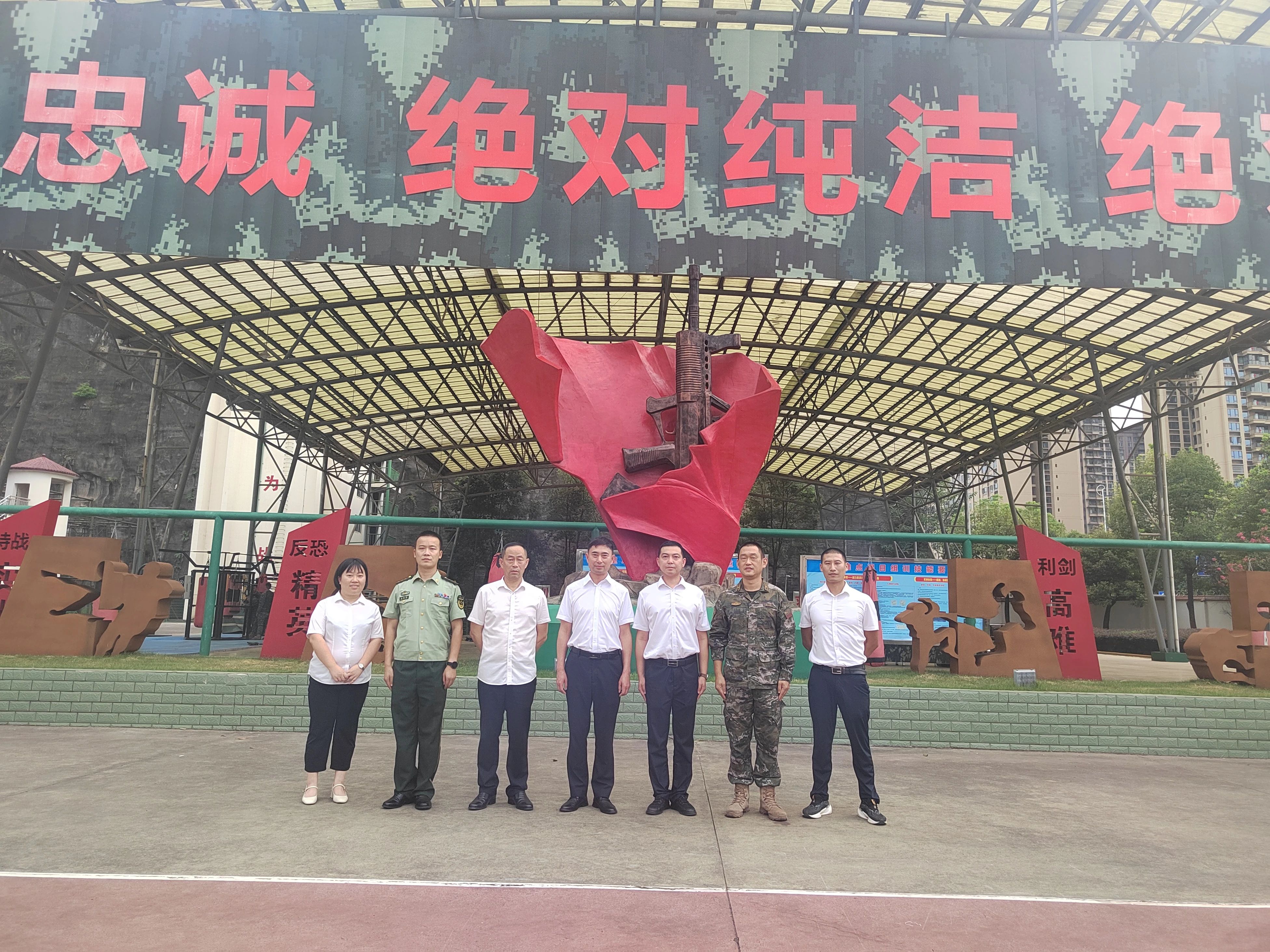 5ac6b33bb5a84f92b3bf49bec2b4430a.jpg