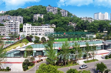 白招牌停車場